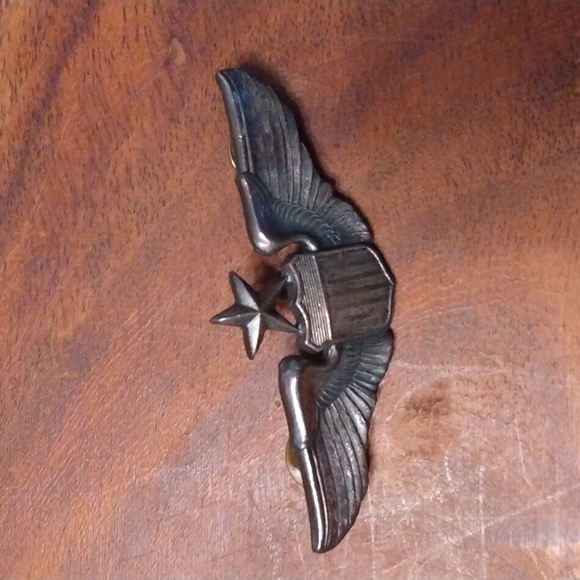 Brooch - Picture 1 of 4